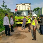 Polsek Neglasari Tertibkan Parkir Liar dan Atur Lalu Lintas di Jalan Buroq