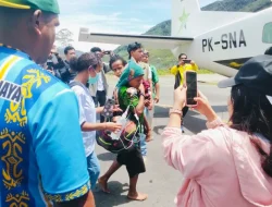 Anak 6 Tahun Korban Aksi Kebrutalan OPM di Kabupaten Puncak Dievakuasi Petugas dan Medis