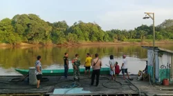 Perahu Bermuatan Sawit Karam di Sungai Belayan, Polsek Kembang Janggut Pimpin Pencarian Korban Tenggelam
