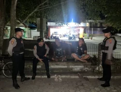 Dengarkan Keluhan Warga Melalui “Patroli Curhat”, Sat Samapta Polres Kukar Perketat Keamanan Malam Hari