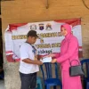 Polwan Ditreskrimsus Polda Kaltim Bersama Bhayangkari Salurkan Bantuan Sosial di Kampung Bedeng Balikpapan