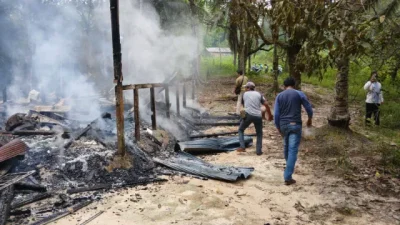 Respon Cepat Polsek Loa Janan: Pastikan Keselamatan Lansia Dalam Musibah Kebakaran di Purwajaya