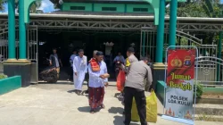 Pererat Silaturahmi, Polsek Loa Kulu Gelar Aksi ‘Jumat Berkah’ di Masjid Al Mu’minun Desa Sumber Sari