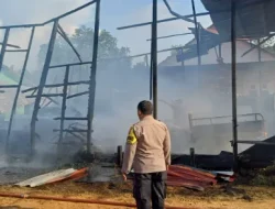 Sigap!! Respons Cepat Polsek Sebulu Amankan TKP Kebakaran Gudang Pemdes Sebulu Ulu