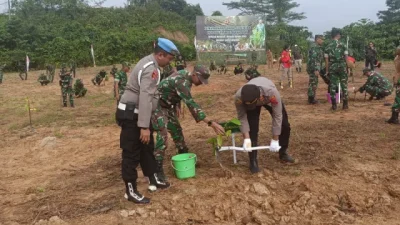 Sinergi TNI-Polri dan Pemerintah, Penanaman Pohon Serentak Kodam VI Mulawarman Digelar di Tenggarong Seberang