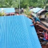 Satgas TMMD Ke-128 Kodim 1710/Mimika Genjot Pembangunan 5 Unit Rumah di Kampung Keakwa, Fokus Pemasangan Atap