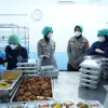 Pantau Menu MBG Anak Bangsa, Kapolres Pelabuhan Makassar Turun Langsung ke Dapur SPPG