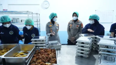 Pantau Menu MBG Anak Bangsa, Kapolres Pelabuhan Makassar Turun Langsung ke Dapur SPPG