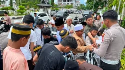 Tingkatkan Kepedulian Terhadap Sesama, Satlantas Polres Kukar Gelar Kegiatan Jumat Berkah Di Masjid Jami Aji Amir Hasanuddin