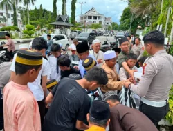 Tingkatkan Kepedulian Terhadap Sesama, Satlantas Polres Kukar Gelar Kegiatan Jumat Berkah Di Masjid Jami Aji Amir Hasanuddin