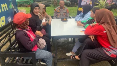 Berikan Edukasi Kepada Warga, Sat Binmas Polres Kukar Laksanakan Jumat Curhat Di Kedai Ojol Kamtibmas