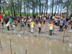 Jaga Kelestarian Alam, Polsek Samboja Hadiri Kegiatan Bersih Pantai Dan Penanaman Mangrove Dalam Rangka Hari Lingkungan Hidup 2026