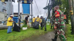 Semangat Gotong Royong, Kodim 1710/Mimika Bersihkan Lingkungan Bersama Masyarakat