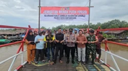 Dukung Pembangunan Infrastruktut, Polsek Samboja Resmikan Revitalisasi Jembatan Merah Putih Presisi Rt. 017 Kelurahan Kuala Samboja