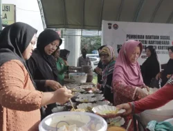 Polres Kukar Kembali Gelar Warung Berkah Dalam Rangka Hari Bhayangkara Ke-80 di Kedai Ojol Kamtibmas Polres Kukar