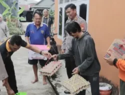 Dalam Rangka Hari Bhayangkara Ke – 80, Polres Kukar Gelar Bakti Sosial Dengan Bagikan Paket Sembako