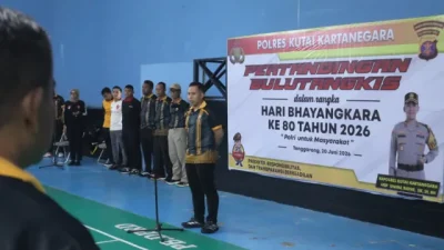 Meriahkan Rangkaian Hari Bhayangkara Ke-80, Wakapolres Kukar Buka Pertandingan Bulutangkis Antar Personel Polres Kukar