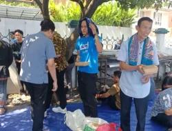 Senyum Hangat Jemaah dan Warga Sambut Paket Makanan Jumat Berkah dari BRI Fatmawati