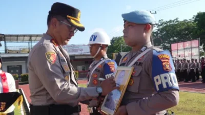 Polres Kukar Gelar Upacara PTDH, Kapolres Tegaskan Akan Menindak Tegas Setiap Pelanggaran Pidana Dan Kode Etik
