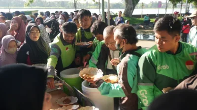 Bentuk Kepedulian Sosial, Polres Kukar Gelar Warung Berkah, Pemeriksaan Kesehatan Gratis dan Pembagian Bantuan Beras Dalam Rangka Hari Bhayangkara Ke-80