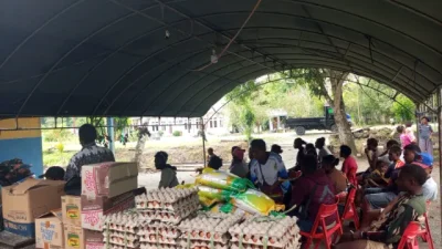 Rayakan Piala Dunia, Kepala Suku Kampung Pikere Gelar Nobar dan Bagi-Bagi Sembako di Keerom