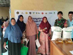 Babinsa Mengabdi untuk Negeri, Kawal Bantuan Pangan Hingga ke Pelosok Desa