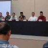 Babinsa dan Bhabinkamtibmas Hadiri Sosialisasi PPDP Pilkades Tridaya Sakti, Dorong Data Pemilih Akurat