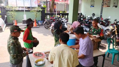 Koramil 06/Setu Gelar Makan Siang Bersama Warga, Pererat Kebersamaan dan Kemanunggalan TNI-Rakyat