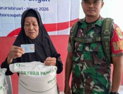 Tak Hanya Mengawal Keamanan, Babinsa Juga Pastikan Bantuan Sampai ke Tangan yang Berhak
