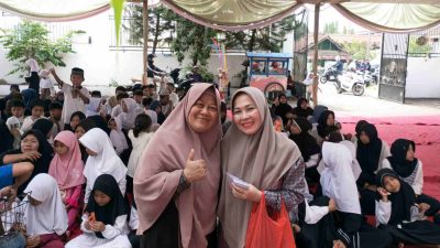 Senyum Bahagia Anak Yatim Pecah di Kediaman Hj Yanti Yuliyanti Saat Terima Santunan