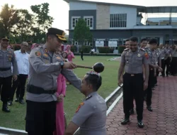 Kapolres Pimpin Upacara Korp Raport TMT 1 Juli, 66 Personel Polres Kukar Terima Kenaikan Pangkat
