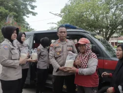 Hadir Ditengah Masyarakat, Polres Kukar Rutin Laksanakan Warung Berkah, Pelayanan Kesehatan Gratis dan Berikan Bantuan Beras Kepada Masyarakat Yang Membutuhkan