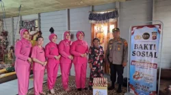 Polsek Loa Kulu Bersama Bhayangkari Gelar Baksos, Salurkan Sembako Untuk Warga Kurang Mampu
