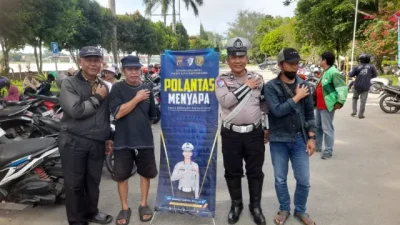 Dekatkan Diri Dengan Masyarakat, Satlantas Polres Kukar Laksanakan Kegiatan Polantas Menyapa