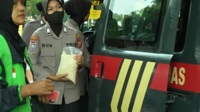 Sederhana Namun Penuh Makna, Polres Kukar Gelar Warung Berkah di Kedai Ojol Kamtibmas Polres Kukar