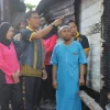 Tinjau Lokasi Kebakaran di Kelurahan Baru, Kapolres Kutai Kartanegara Berikan Bantuan Sembako Kepada Korban