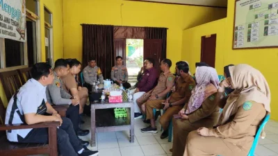 Kapolsek Muara Jawa Sambang Tokoh dan Silaturahmi di Kantor Kelurahan Muara Jawa Tengah
