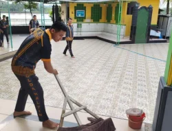 Simbol Toleransi, Polres Kukar Gelar Jumat Bersih Tempat Ibadah