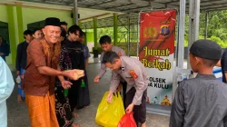 Wujud Kepedulian Sesama, Polsek Loa Kulu Gelar Jumat Berkah di Desa Sumber Sari