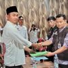 Masa Tumpah Ke Jalan Haji Abdul Rohim (Noing Resmi Daftarkan Diri sebagai Bakal Calon Kepala Desa Karang Haur