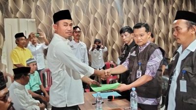 Masa Tumpah Ke Jalan Haji Abdul Rohim (Noing Resmi Daftarkan Diri sebagai Bakal Calon Kepala Desa Karang Haur