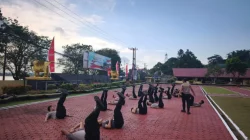Tingkatkan Kesiapsiagaan Personel, Sat Samapta Polres Kukar Rutin Laksanakan Pembinaan Fisik