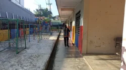 Polri Hadir Ditengah Masyarakat, Polres Kukar Gelar Jumat Bersih Tempat Ibadah