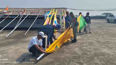 Wujud Cinta Tanah Air, Babinsa Koramil 08/Lemahabang Bersama UPTD Pasar Serang Semarakkan HUT ke-81 RI