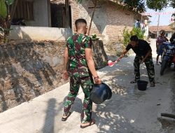 Demi Menjaga Kualitas, Satgas TMMD Ke-129 Rawat Hasil Pengecoran Jalan Lingkungan Sasaran 4