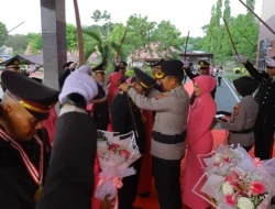 Polres Kukar Gelar Tradisi Wisuda Purna Bakti, Lepas Enam Personel dengan Penuh Kehormatan