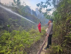 Polres Kukar Bersama Tim Gabungan Tangani Kebakaran Lahan di Tol Balsam, Api Berhasil Dipadamkan