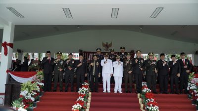 Kapolres Kukar Hadiri Upacara Detik-Detik Proklamasi HUT ke-81 Kemerdekaan RI di Kantor Bupati Kukar