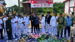 Usai Upacara HUT ke-81 RI, Polsek Tabang Musnahkan Ratusan Botol Miras