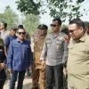Kapolres Kukar Dampingi Kunjungan Kerja Bupati, Pantau Dampak Kekeringan di Areal Sentra Pangan Loa Janan